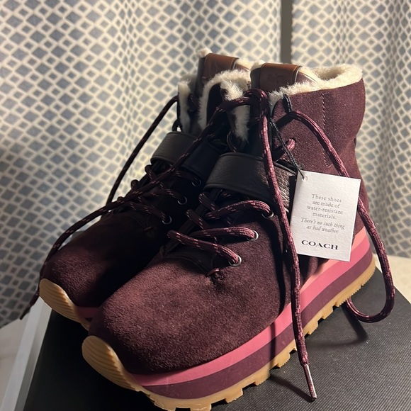 COACH, Urban Hiker Mix Mat Boots. Smooth leather. Color: Oxblood, size 6.5 B - Picture 4 of 12